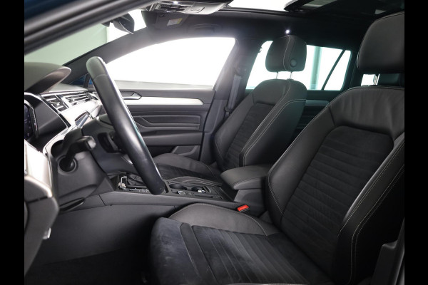 Volkswagen Passat Variant 1.5 TSI Elegance Business R 150PK | Automaat (DSG) | Panoramadak | Camera | Navigatie | 17 " Velgen + All Season | Half lederen interieur | Elek. Achterklep |