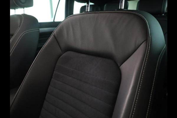 Volkswagen Passat Variant 1.5 TSI Elegance Business R 150PK | Automaat (DSG) | Panoramadak | Camera | Navigatie | 17 " Velgen + All Season | Half lederen interieur | Elek. Achterklep |