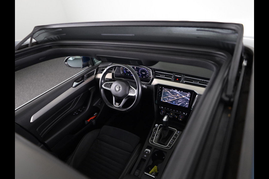 Volkswagen Passat Variant 1.5 TSI Elegance Business R 150PK | Automaat (DSG) | Panoramadak | Camera | Navigatie | 17 " Velgen + All Season | Half lederen interieur | Elek. Achterklep |