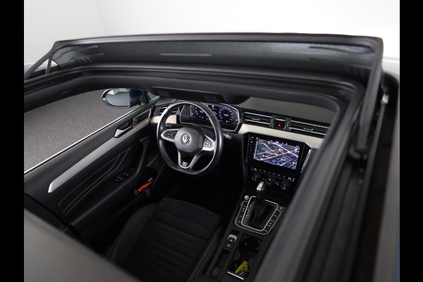 Volkswagen Passat Variant 1.5 TSI Elegance Business R 150PK | Automaat (DSG) | Panoramadak | Camera | Navigatie | 17 " Velgen + All Season | Half lederen interieur | Elek. Achterklep |