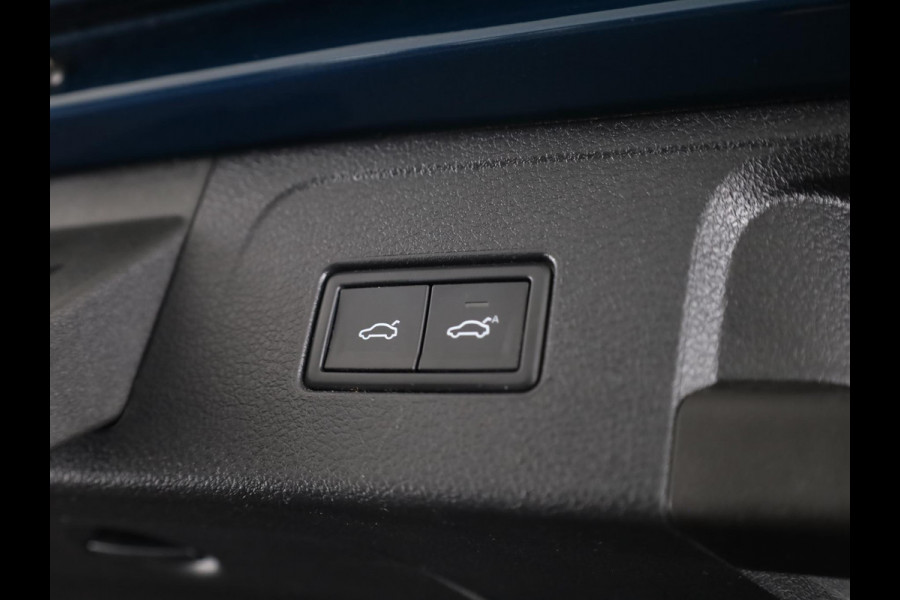 Volkswagen Passat Variant 1.5 TSI Elegance Business R 150PK | Automaat (DSG) | Panoramadak | Camera | Navigatie | 17 " Velgen + All Season | Half lederen interieur | Elek. Achterklep |