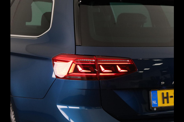 Volkswagen Passat Variant 1.5 TSI Elegance Business R 150PK | Automaat (DSG) | Panoramadak | Camera | Navigatie | 17 " Velgen + All Season | Half lederen interieur | Elek. Achterklep |