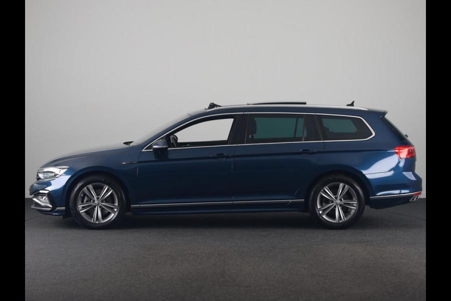 Volkswagen Passat Variant 1.5 TSI Elegance Business R 150PK | Automaat (DSG) | Panoramadak | Camera | Navigatie | 17 " Velgen + All Season | Half lederen interieur | Elek. Achterklep |