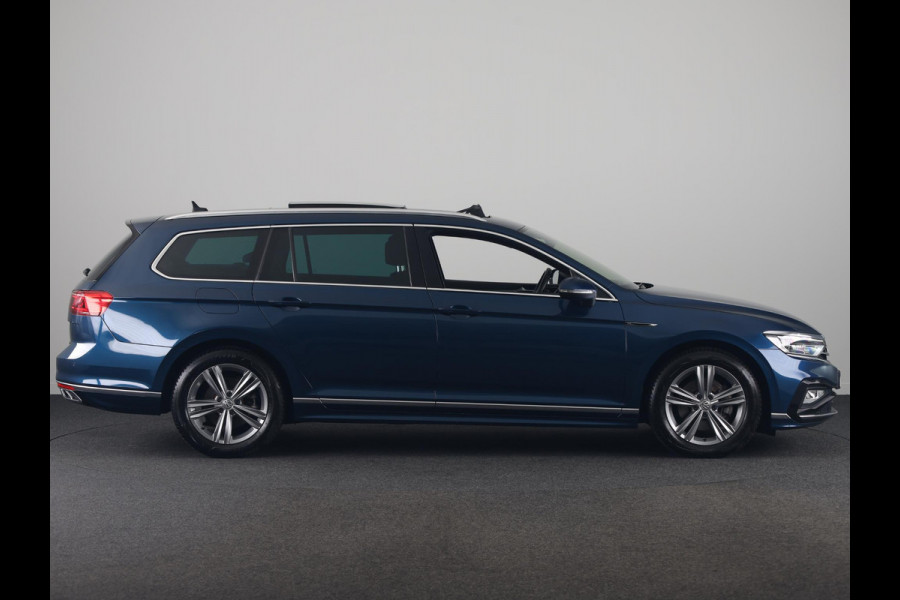 Volkswagen Passat Variant 1.5 TSI Elegance Business R 150PK | Automaat (DSG) | Panoramadak | Camera | Navigatie | 17 " Velgen + All Season | Half lederen interieur | Elek. Achterklep |