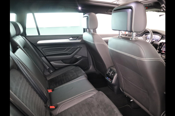 Volkswagen Passat Variant 1.5 TSI Elegance Business R 150PK | Automaat (DSG) | Panoramadak | Camera | Navigatie | 17 " Velgen + All Season | Half lederen interieur | Elek. Achterklep |