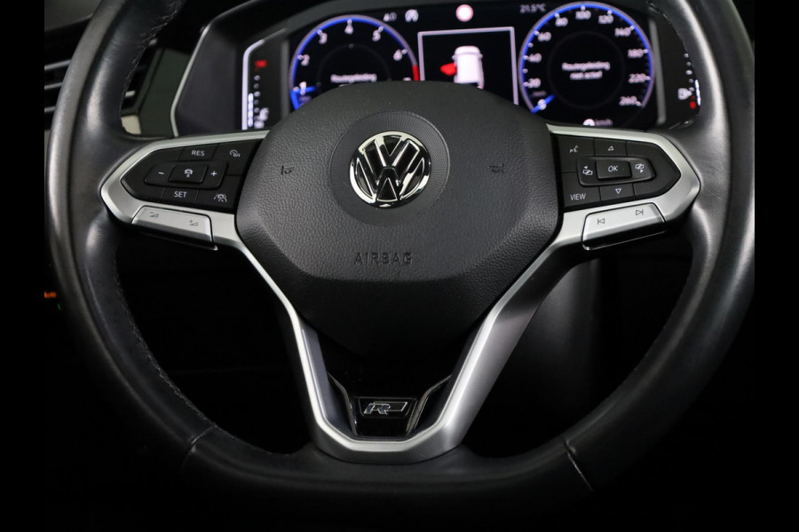Volkswagen Passat Variant 1.5 TSI Elegance Business R 150PK | Automaat (DSG) | Panoramadak | Camera | Navigatie | 17 " Velgen + All Season | Half lederen interieur | Elek. Achterklep |