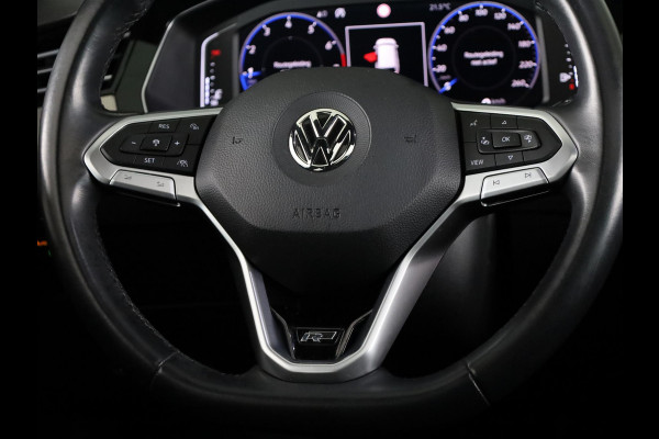 Volkswagen Passat Variant 1.5 TSI Elegance Business R 150PK | Automaat (DSG) | Panoramadak | Camera | Navigatie | 17 " Velgen + All Season | Half lederen interieur | Elek. Achterklep |