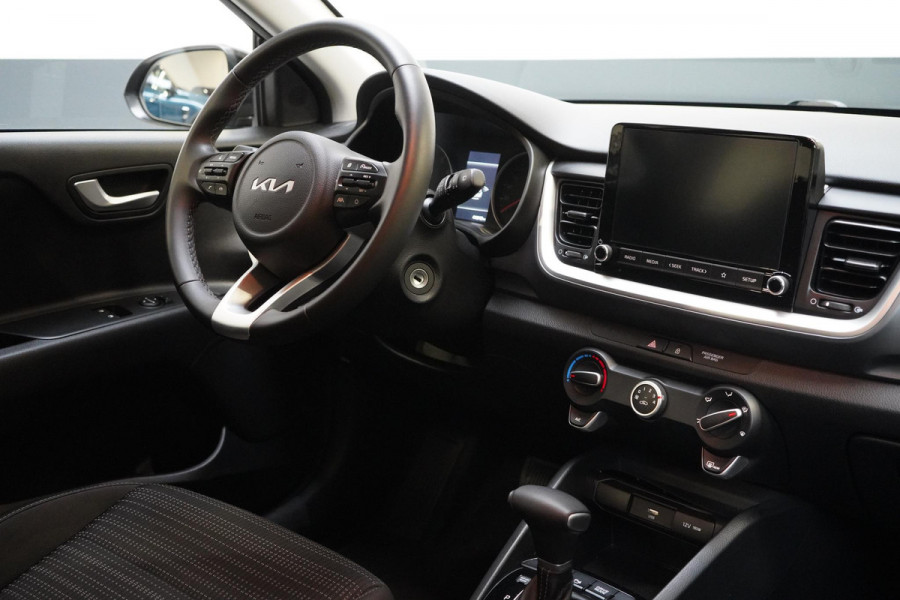 Kia Stonic 1.0 T-GDi 120pk MHEV DynamicLine | Carplay | Trekhaak | All-seasonbanden | Camera | Cruise control
