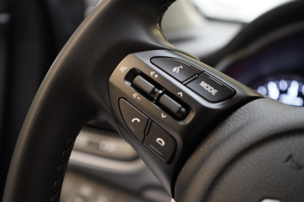Kia Stonic 1.0 T-GDi 120pk MHEV DynamicLine | Carplay | Trekhaak | All-seasonbanden | Camera | Cruise control