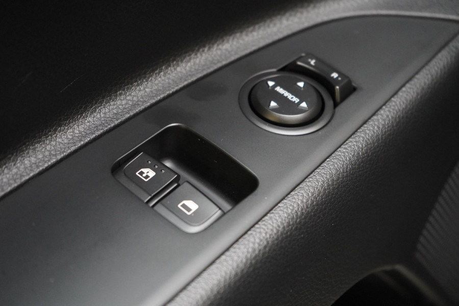 Kia Stonic 1.0 T-GDi 120pk MHEV DynamicLine | Carplay | Trekhaak | All-seasonbanden | Camera | Cruise control