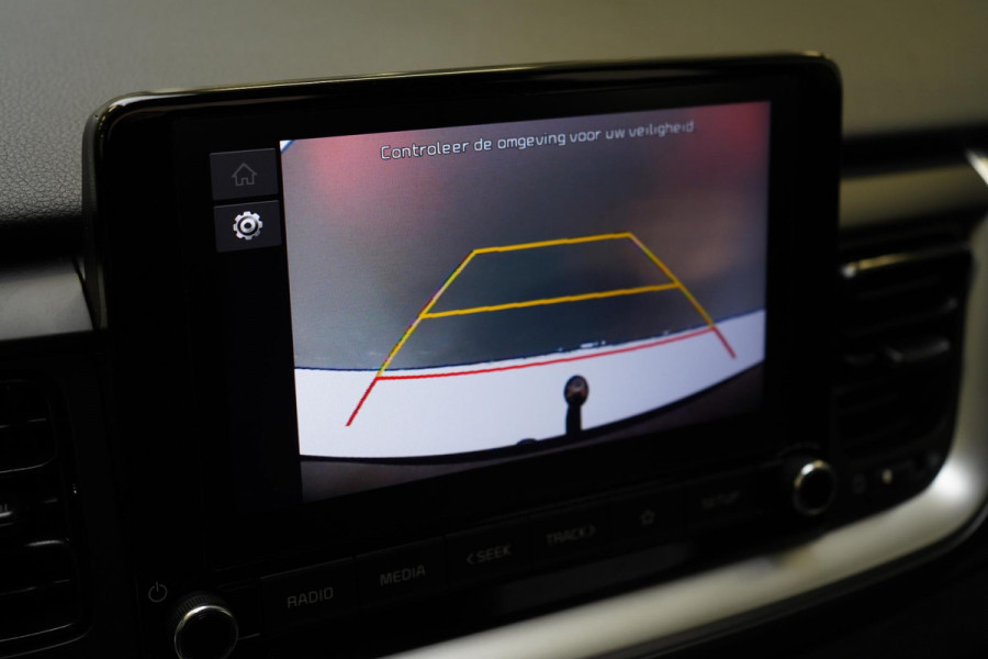 Kia Stonic 1.0 T-GDi 120pk MHEV DynamicLine | Carplay | Trekhaak | All-seasonbanden | Camera | Cruise control