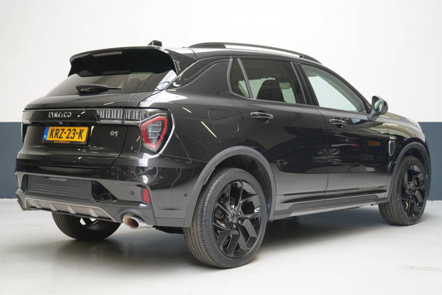 Lynk & Co 01 1.5 | Zwart optiek | 360 camera | Panoramadak | Navigatie | Memory | Apple CarPlay