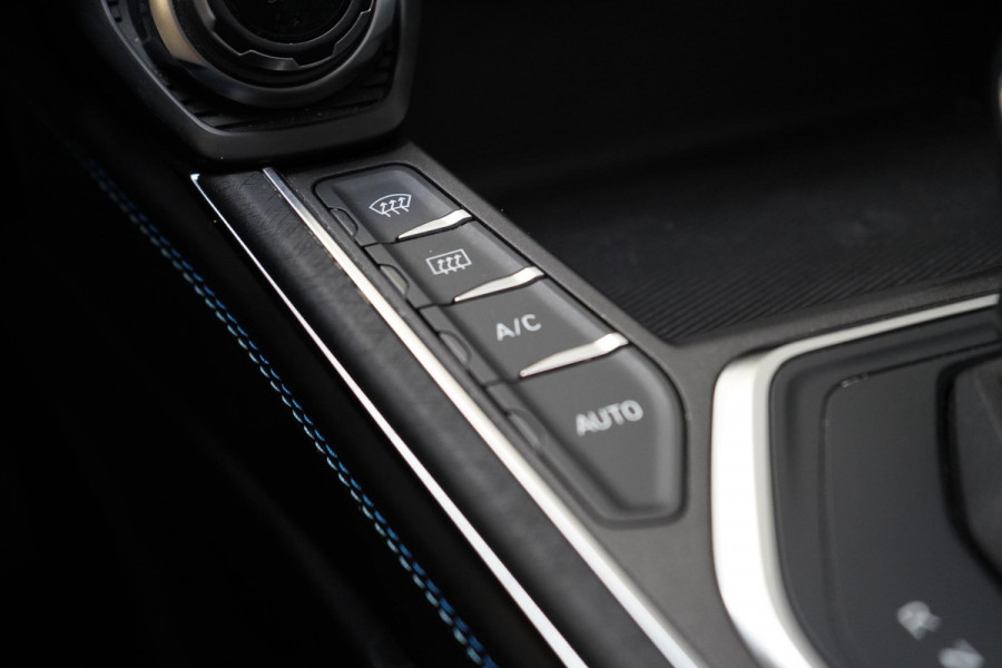 Lynk & Co 01 1.5 | Zwart optiek | 360 camera | Panoramadak | Navigatie | Memory | Apple CarPlay