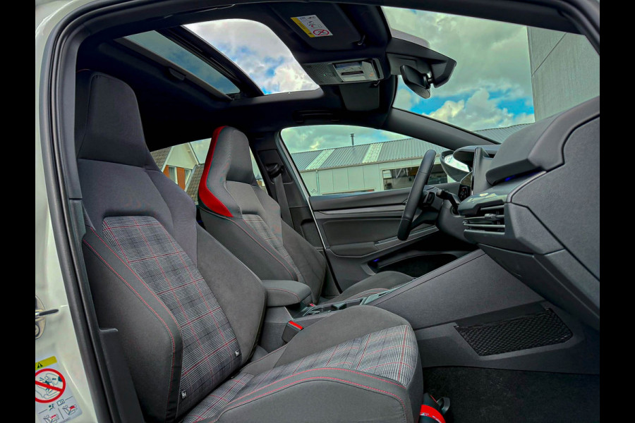 Volkswagen Golf 2.0TSI GTI 245pk DSG! OEM DEALER|Panoramadak|Virtual|IQ LED 3D|GTI Kuipstoelen|Harman Kardon|NAVI|Camera|19Inch R!