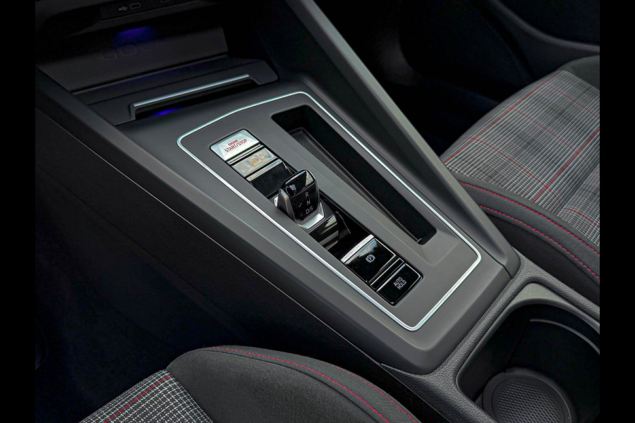 Volkswagen Golf 2.0TSI GTI 245pk DSG! OEM DEALER|Panoramadak|Virtual|IQ LED 3D|GTI Kuipstoelen|Harman Kardon|NAVI|Camera|19Inch R!