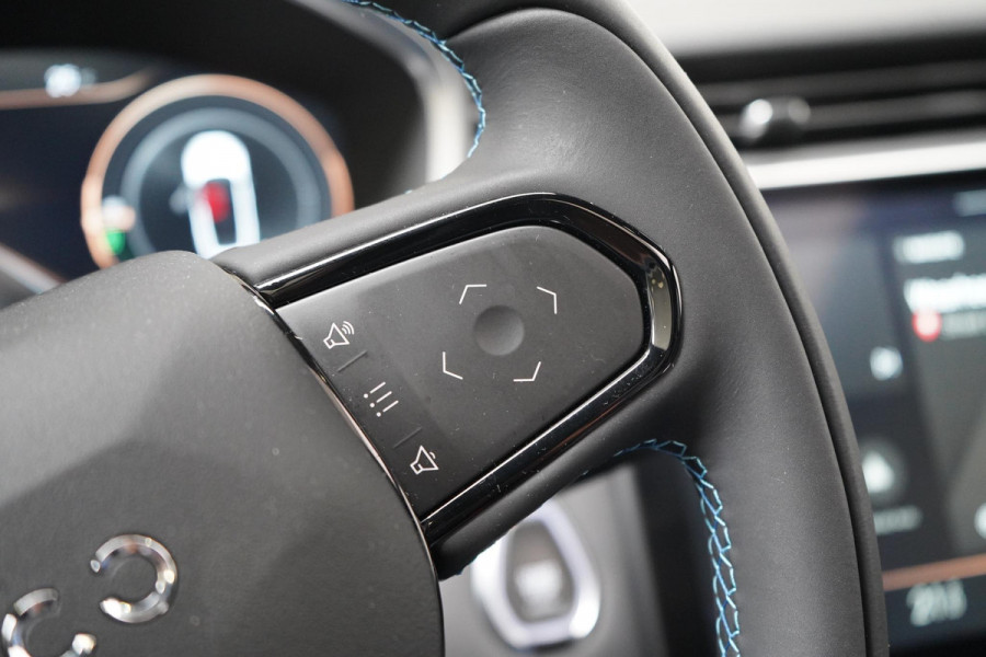 Lynk & Co 01 1.5 | Zwart optiek | 360 camera | Panoramadak | Navigatie | Memory | Apple CarPlay