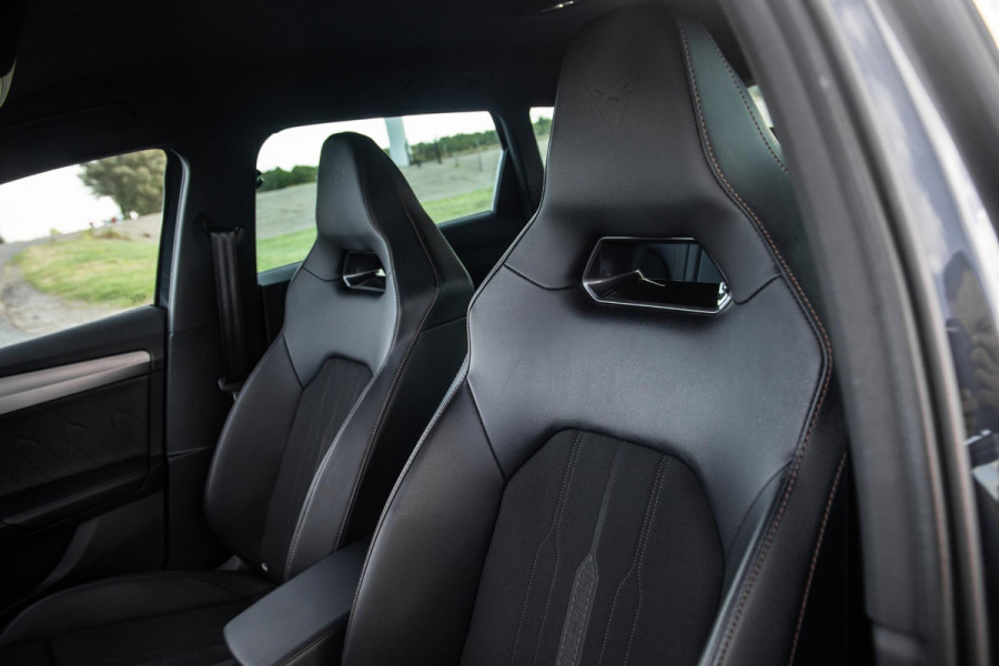 CUPRA Leon 1.4i Plug-In Hybrid SPORTSTOURER / CARPLAY / CAMERA / KUIP STOELEN / PERFECT ONDERHOUDEN