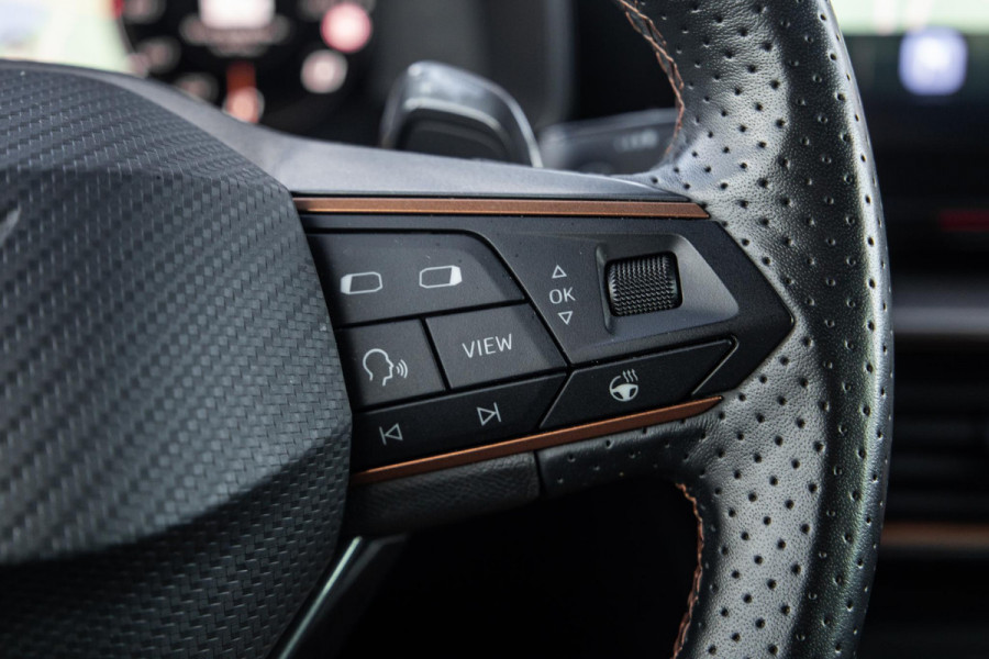 CUPRA Leon 1.4i Plug-In Hybrid SPORTSTOURER / CARPLAY / CAMERA / KUIP STOELEN / PERFECT ONDERHOUDEN