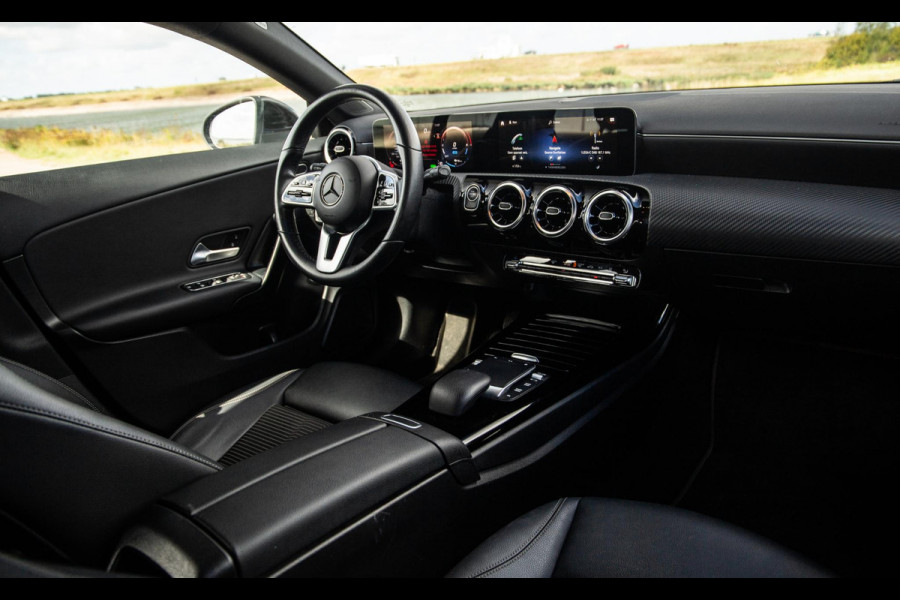 Mercedes-Benz CLA-Klasse Shooting Brake 250e Business Line (PHEV) CARPLAY / STOELVERWARMING / AMBIENT LIGHTING / CAMERA