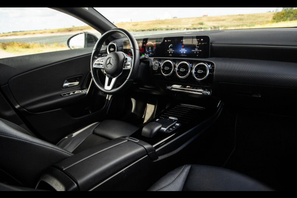 Mercedes-Benz CLA-Klasse Shooting Brake 250e Business Line (PHEV) CARPLAY / STOELVERWARMING / AMBIENT LIGHTING / CAMERA
