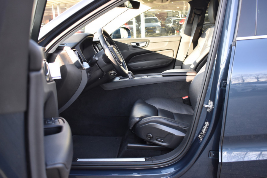 Volvo XC60 T6 AWD 340PK Plug-in Hybrid Business Pro | Trekhaak | Luchtvering | Camera |  Panodak | 19" LMV | Stoelverwarming