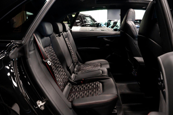 Audi RS Q8 4.0 TFSI quattro *Bang & Olufsen / Panorama / AWD-besturing / Keramisch / RS-Sportuitlaat / Standverwarming / Soft-Close*