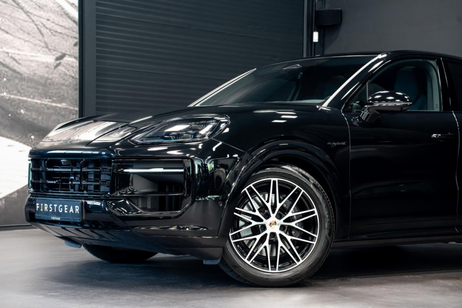 Porsche Cayenne Coupé 3.0 E-Hybrid Black Edition *BOSE / Panorama / Sport-Chrono / HUD / Keyless / Soft-close*