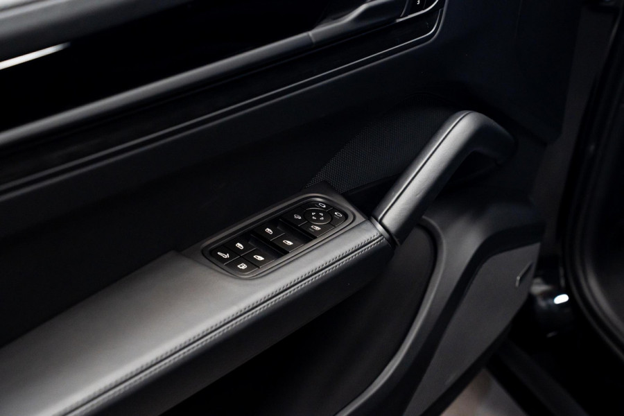 Porsche Cayenne Coupé 3.0 E-Hybrid Black Edition *BOSE / Panorama / Sport-Chrono / HUD / Keyless / Soft-close*