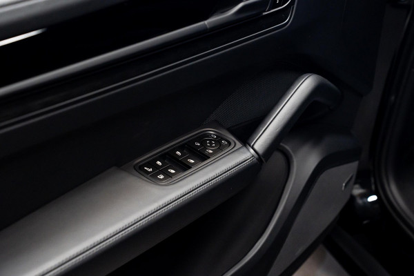 Porsche Cayenne Coupé 3.0 E-Hybrid Black Edition *BOSE / Panorama / Sport-Chrono / HUD / Keyless / Soft-close*