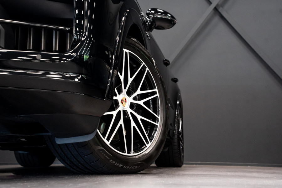 Porsche Cayenne Coupé 3.0 E-Hybrid Black Edition *BOSE / Panorama / Sport-Chrono / HUD / Keyless / Soft-close*