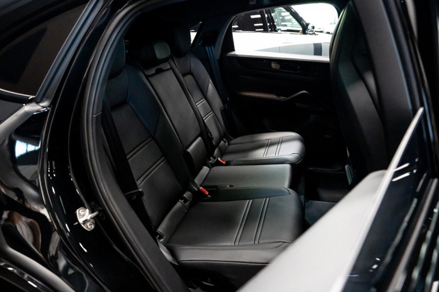 Porsche Cayenne Coupé 3.0 E-Hybrid Black Edition *BOSE / Panorama / Sport-Chrono / HUD / Keyless / Soft-close*
