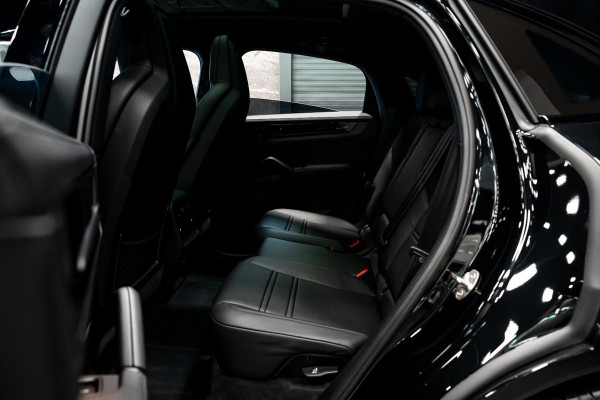 Porsche Cayenne Coupé 3.0 E-Hybrid Black Edition *BOSE / Panorama / Sport-Chrono / HUD / Keyless / Soft-close*