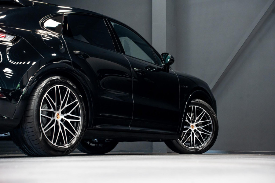 Porsche Cayenne Coupé 3.0 E-Hybrid Black Edition *BOSE / Panorama / Sport-Chrono / HUD / Keyless / Soft-close*