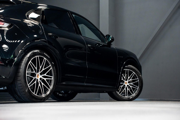 Porsche Cayenne Coupé 3.0 E-Hybrid Black Edition *BOSE / Panorama / Sport-Chrono / HUD / Keyless / Soft-close*