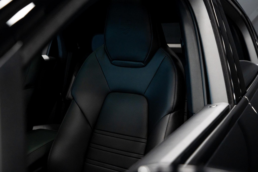 Porsche Cayenne Coupé 3.0 E-Hybrid Black Edition *BOSE / Panorama / Sport-Chrono / HUD / Keyless / Soft-close*