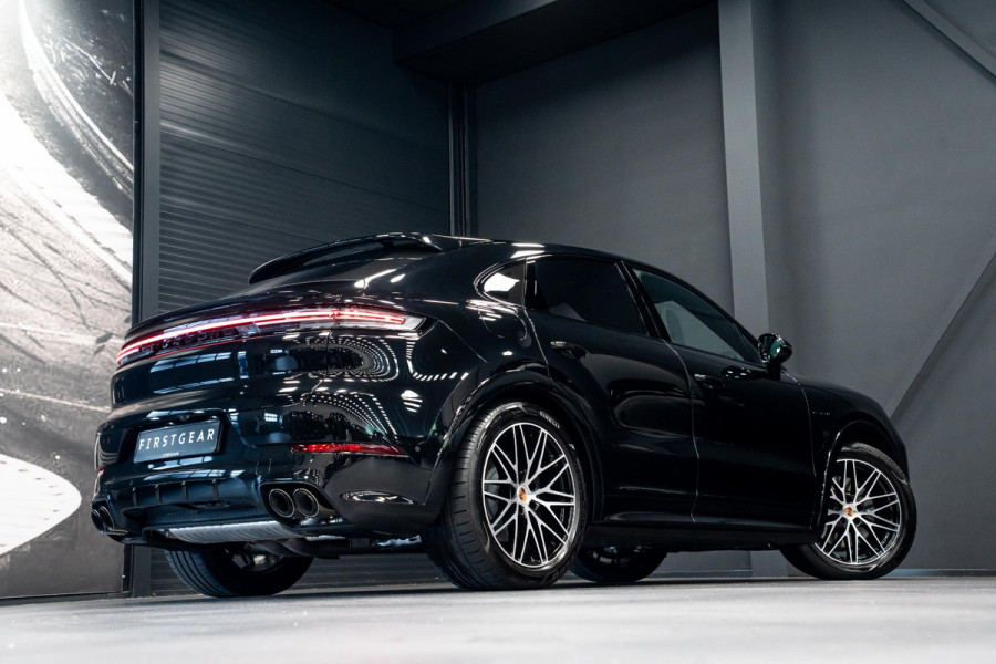 Porsche Cayenne Coupé 3.0 E-Hybrid Black Edition *BOSE / Panorama / Sport-Chrono / HUD / Keyless / Soft-close*
