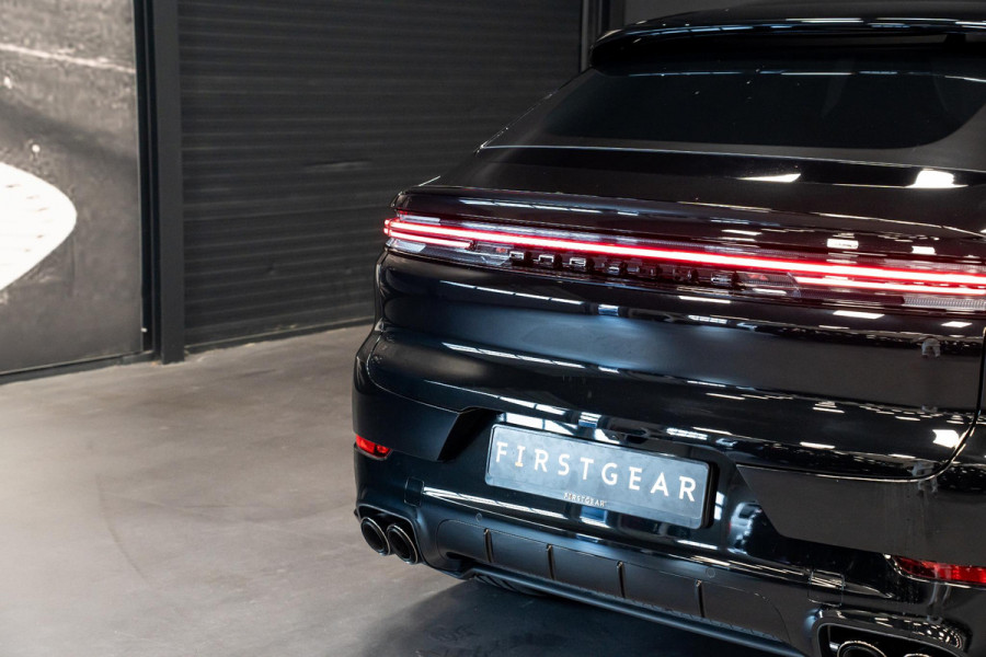 Porsche Cayenne Coupé 3.0 E-Hybrid Black Edition *BOSE / Panorama / Sport-Chrono / HUD / Keyless / Soft-close*