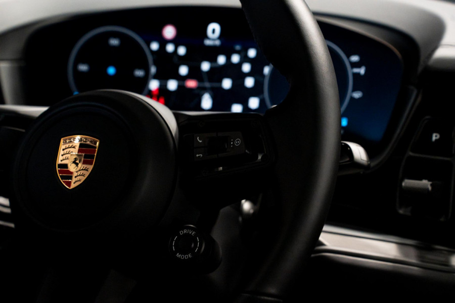 Porsche Cayenne Coupé 3.0 E-Hybrid Black Edition *BOSE / Panorama / Sport-Chrono / HUD / Keyless / Soft-close*