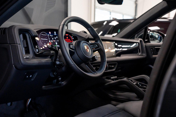 Porsche Cayenne Coupé 3.0 E-Hybrid Black Edition *BOSE / Panorama / Sport-Chrono / HUD / Keyless / Soft-close*