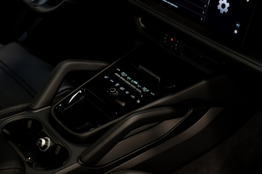 Porsche Cayenne Coupé 3.0 E-Hybrid Black Edition *BOSE / Panorama / Sport-Chrono / HUD / Keyless / Soft-close*