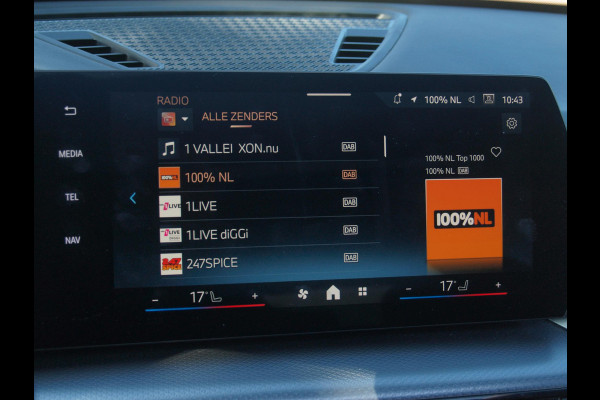 BMW iX1 xDrive30 67 kWh Panoramadak | Camera | Sfeerverlichting | Apple Carplay | Sportstoelen | NL-Auto |