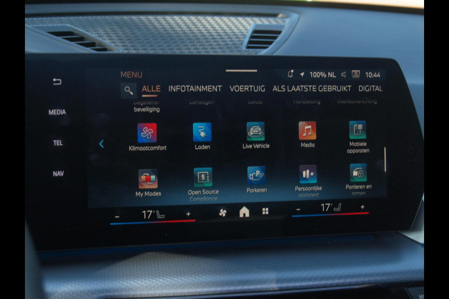 BMW iX1 xDrive30 67 kWh Panoramadak | Camera | Sfeerverlichting | Apple Carplay | Sportstoelen | NL-Auto |