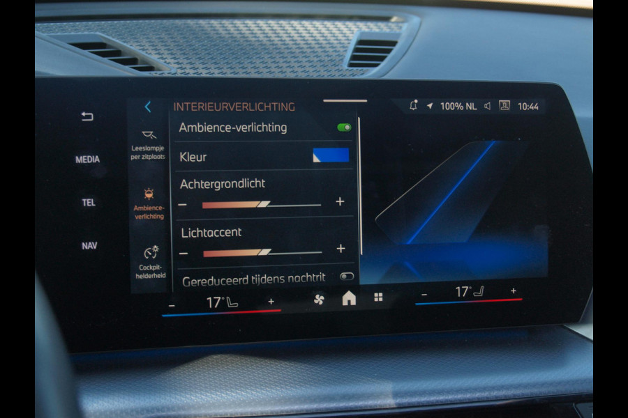 BMW iX1 xDrive30 67 kWh Panoramadak | Camera | Sfeerverlichting | Apple Carplay | Sportstoelen | NL-Auto |