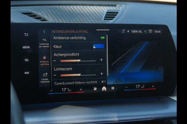 BMW iX1 xDrive30 67 kWh Panoramadak | Camera | Sfeerverlichting | Apple Carplay | Sportstoelen | NL-Auto |