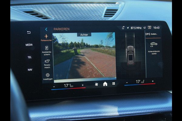 BMW iX1 xDrive30 67 kWh Panoramadak | Camera | Sfeerverlichting | Apple Carplay | Sportstoelen | NL-Auto |