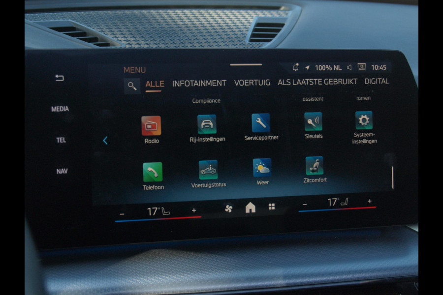 BMW iX1 xDrive30 67 kWh Panoramadak | Camera | Sfeerverlichting | Apple Carplay | Sportstoelen | NL-Auto |