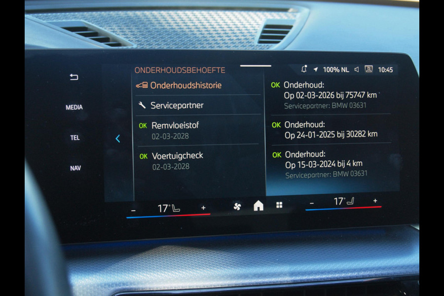 BMW iX1 xDrive30 67 kWh Panoramadak | Camera | Sfeerverlichting | Apple Carplay | Sportstoelen | NL-Auto |