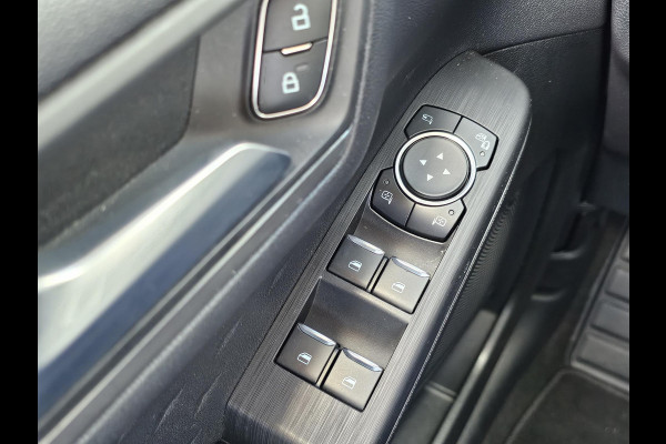 Ford Kuga 2.5 PHEV Titanium 225 pk | Stoelverwarming | Adaptive cruise control | Achteruitrijcamera | Automatisch inparkeren | Nette auto!