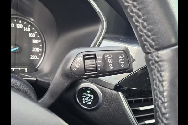 Ford Kuga 2.5 PHEV Titanium 225 pk | Stoelverwarming | Adaptive cruise control | Achteruitrijcamera | Automatisch inparkeren | Nette auto!