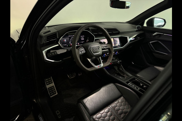 Audi RSQ3 Sportback 2.5 TFSI RS Pano|B&O|Trekhaak|360|Memory|Sfeer